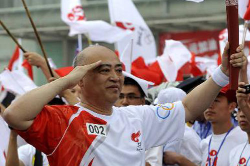 23 июля: В Цзинане завершился очередной этап эстафеты огня Пекинской Олимпиады3
