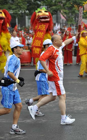 23 июля: В Цзинане завершился очередной этап эстафеты огня Пекинской Олимпиады4