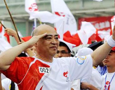 23 июля: В Цзинане завершился очередной этап эстафеты огня Пекинской Олимпиады