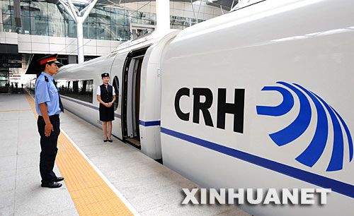22 июля, поезд CRH3 остановился на Тяньцзиньской железнодорожной станции.
