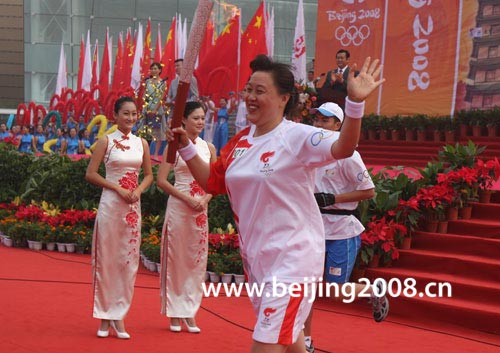 25 июля: В Чжэнчжоу завершился очередной этап эстафеты огня Пекинской Олимпиады2