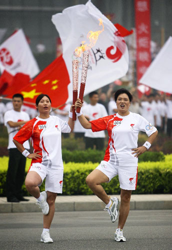 28 июля: В Аньяне стартовал очередной этап эстафеты Пекинской Олимпиады-20082