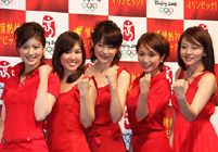 Красивые олимпийские ведущие Японии появились перед публикой