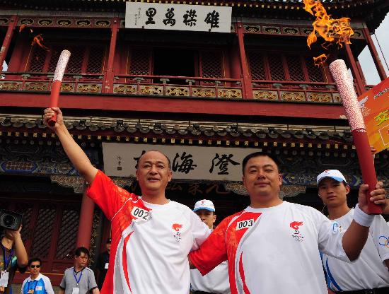 30 июля: В г. Циньхуандао прошел очередной этап эстафеты огня Пекинской Олимпиады3