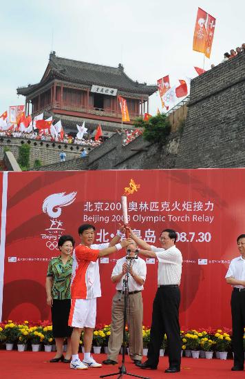 30 июля: В г. Циньхуандао прошел очередной этап эстафеты огня Пекинской Олимпиады5