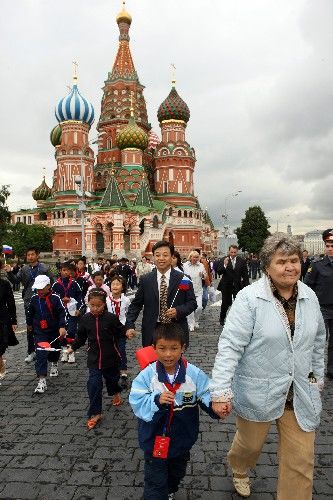 Дети из пострадавших от землетрясения районов Китая посетили Москву