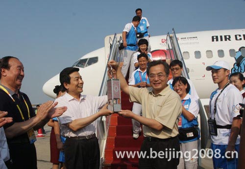 Олимпийский огонь доставлен в Пекин1