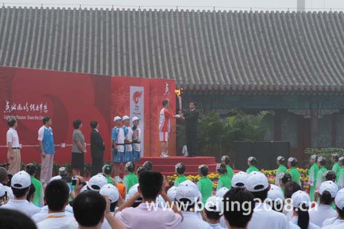 7 августа: Второй день эстафеты Олимпийского огня в Пекине5