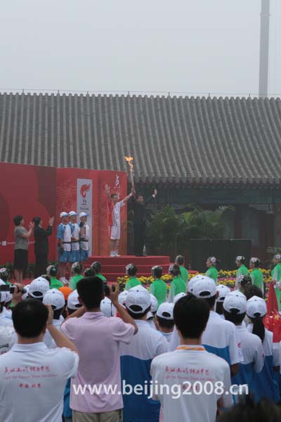 7 августа: Второй день эстафеты Олимпийского огня в Пекине6