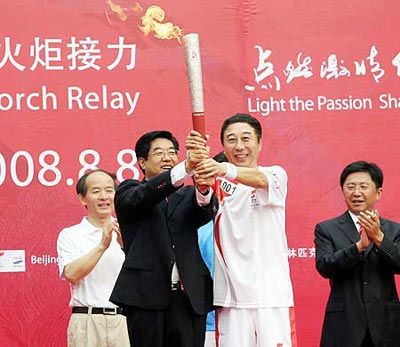 В Пекине стартовал последний день эстафеты огня Олимпийских игр1