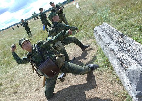 Красавицы на службе в российских десантных войсках