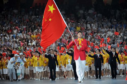 Школьник из Сычуани возглавил китайскую спортивную делегацию вместе с Яо Мином3