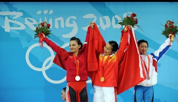 Штангистка Чэнь Сеся завоевала первое 'золото' для Олимпийской сборной Китая5