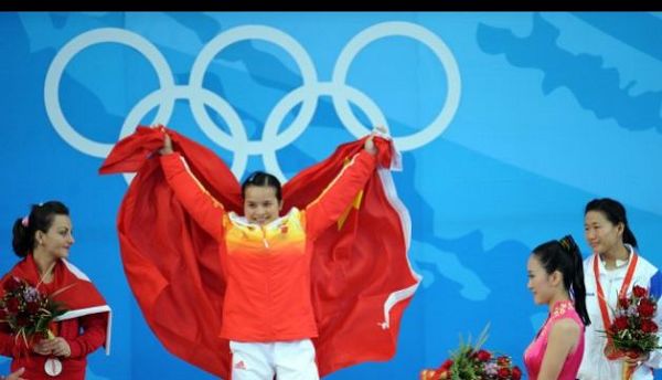 Штангистка Чэнь Сеся завоевала первое 'золото' для Олимпийской сборной Китая7