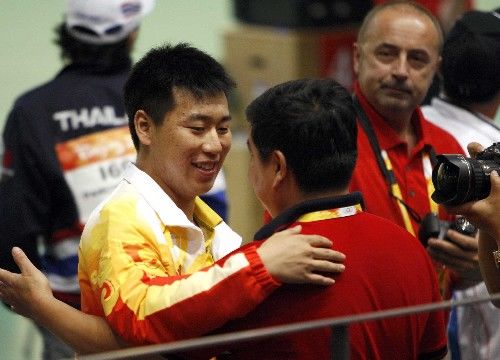 Китайский спортсмен завоевал золотую медаль в пулевой стрельбе из пневматического пистолета с 10 м4
