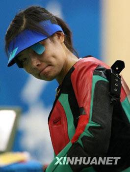 Китаянка Ду Ли, являющаяся золотой медалисткой Афинской Олимпиады, стала только пятой в стрельбе из пневматической винтовки с 10 м