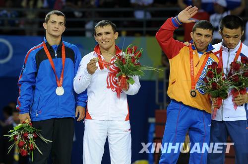 Российский атлет в греко-римской борьбе завоевал 'золото' в весовой категории до 55 кг