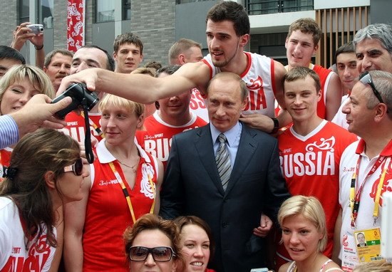 Премьер-министр России В.В. Путин посетил Олимпийскую сборную России.