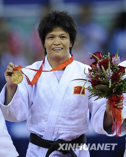 Сянь Дунмэй ценой невероятных усилий и тяжелейших тренировок подтвердила свое звание чемпионки олимпийских игр. 