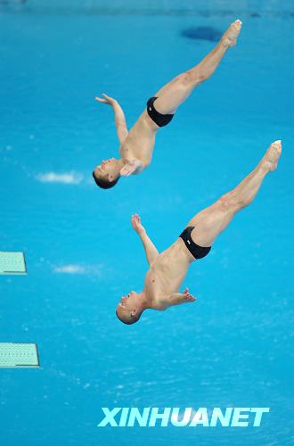 Пара Дмитрий Саутин и Юрий Кунаков из России стала серебряным призером Олимпиады-2008 по синхронным прыжкам в воду с 3-метрового трамплина2