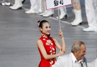 Красивые девушки во время церемонии открытия Олимпиады Пекина
