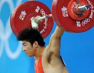Китаец Лу Юн завоевал золотую медаль в соревнованиях по тяжелой атлетике в весовой категории до 85 кг.