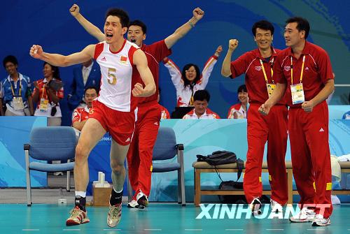 В матче группового турнира по волейболу среди мужчин сборная Китая обыграла команду Японии со счетом 3:21