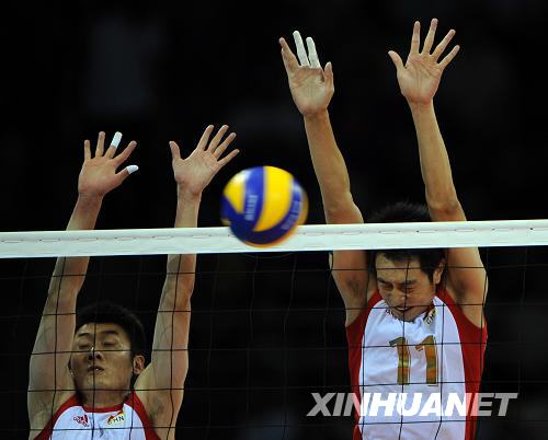 В матче группового турнира по волейболу среди мужчин сборная Китая обыграла команду Японии со счетом 3:22