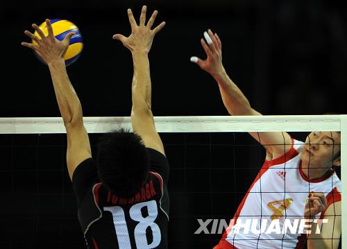 В матче группового турнира по волейболу среди мужчин сборная Китая обыграла команду Японии со счетом 3:23