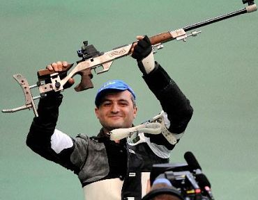 Срочно: Артур Айвазян из Украины -- чемпион Олимпиады-2008 в стрельбе из винтовки лежа среди мужчин