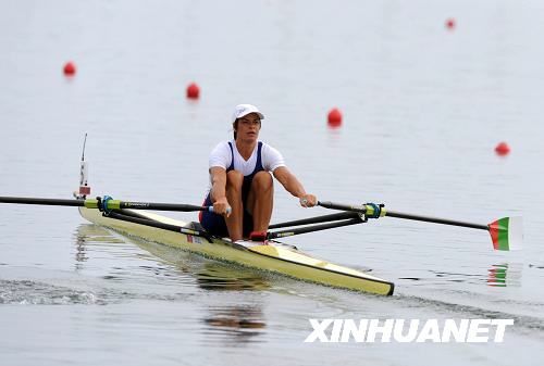 Болгарская спортсменка Румяна Нейкова выиграла золотую медаль в академической гребле на лодке-одиночке среди женщин на проходящих в Пекине Олимпийских играх.2