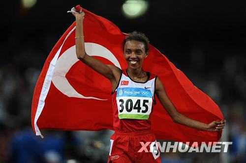 Спортсменка из Эфиопии Тирунеш Дибаба завоевала 'золото' в беге на 10000 метров среди женщин на Пекинской Олимпиаде.
