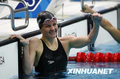 Кристи Ковентри из Зимбабве, установив новый мировой рекорд по плаванию на спине на 200 м, завоевала 'золото' на Пекинской Олимпиаде.