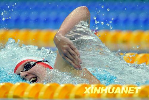 Пловчиха из Великобритании Ребекка Эдлингтон завоевала 'золото' на дистанции 800 м вольным стилем, установив новый мировой рекорд на Пекинской Олимпиаде. 