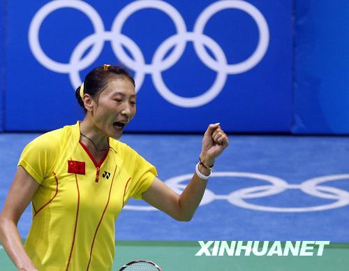 Китаянка Чжан Нин завоевала золотую медаль в соревнованиях по бадминтону в одиночном разряде 