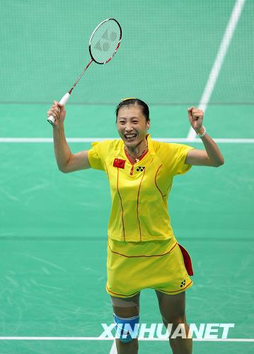 Китаянка Чжан Нин завоевала золотую медаль в соревнованиях по бадминтону в одиночном разряде 