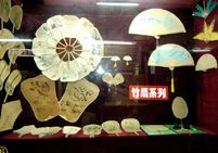 Иностранцы предпичатают покупать традиционные китайские сувениры 