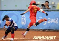 Китайская женская сборная по софтболу, уступив сборной Китайского Тайбэя, потеряла шанс на получение медалей