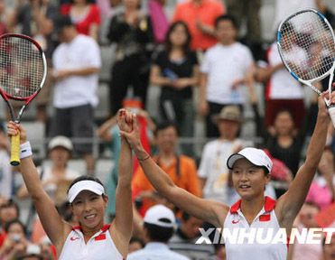 Китайская женская пара по теннису Чжэн Цзе и Янь Цзы завоевала 'бронзу'