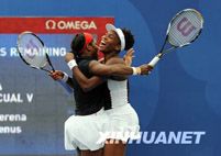 Американки Венус Уильямис и Серена Уильямс завоевали 'золото' в парном разряде по теннису