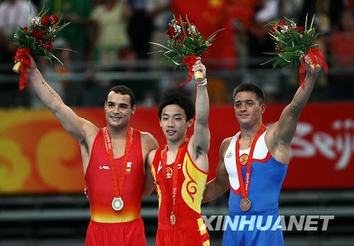 Китайский гимнаст Цзоу Кай завоевал золотую медаль в соревнованиях по гимнастике в вольных управлениях. В настоящий момент на счету Олимпийской сборной Китая 31 завоеванная золотая медаль Олимпиады Пекина.