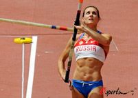 Россиянка Елена Исинбаева на соревнованиях по прыжкам с шестом