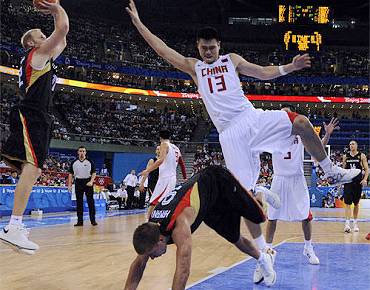 Мужская сборная Китая по баскетболу обыграла команду Германии