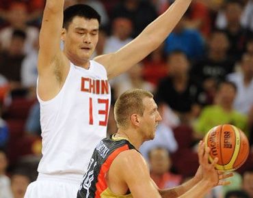 16 августа, китайская баскетбольная команда выиграла команду Германии со счетом 59:55, и таким образом, китайская команда стала одной из восьми сильнейших.