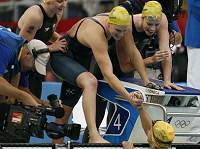 Австралийские пловчихи выиграли золотую медаль в комбинированной эстафете 4 по 100 м