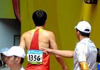 Пресс-конференция на тему «Лю Сян покинул легкоатлетическую площадку пекинской Олимпиады из-за травмы» 