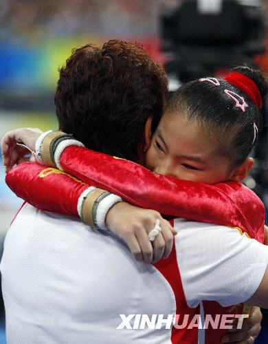 Китайская гимнастка Хэ Кэсинь завоевала 'золото' в упражнениях на брусьях2