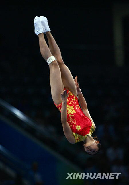 Срочно: Китайская спортсменка Хэ Вэньна -- чемпионка Пекинской Олимпиады по прыжкам на батуте2