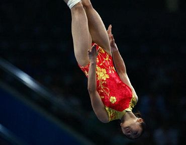Срочно: Китайская спортсменка Хэ Вэньна -- чемпионка Пекинской Олимпиады по прыжкам на батуте