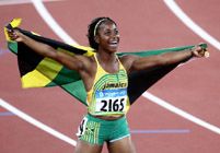 Спортсменка Ямайки завоевала золотую медаль в финальных соревнованиях по бегу на 100 м среди женщин